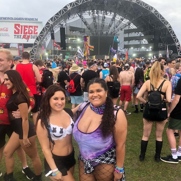 Meet the Seller! ☺️💜🌻 - Picture 3 of 5